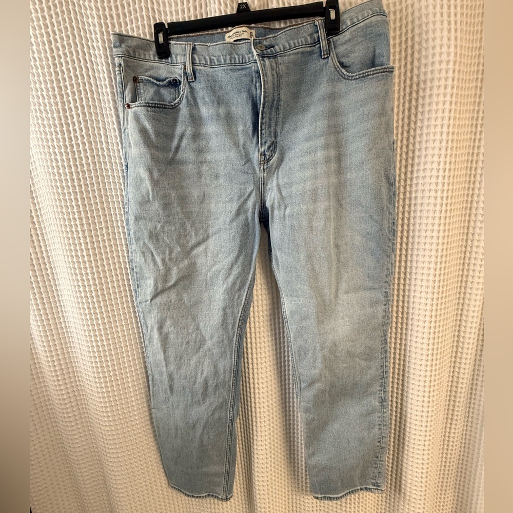 Abercrombie & Fitch Women’s ‘90s Slim Straight Ultra High rise Light Blue Jeans